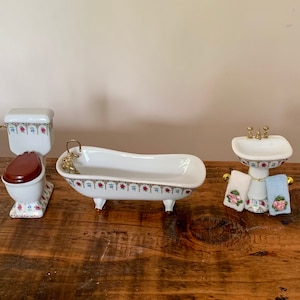 Vintage, 1:12th Scale, Dolls House, Ceramic, Miniature, Bathroom, Set, Toilet, Sink, Bath, Towels, White, Gold, Floral Design, Collectible