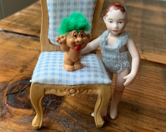 Vintage, 1:12th Scale, Dolls House, jaren 1980, Miniatuur, Groen Haar, Plastic, Speelgoed, Troll, Sticking Tongue Out, Figuur, Pop, Hanger, Charme