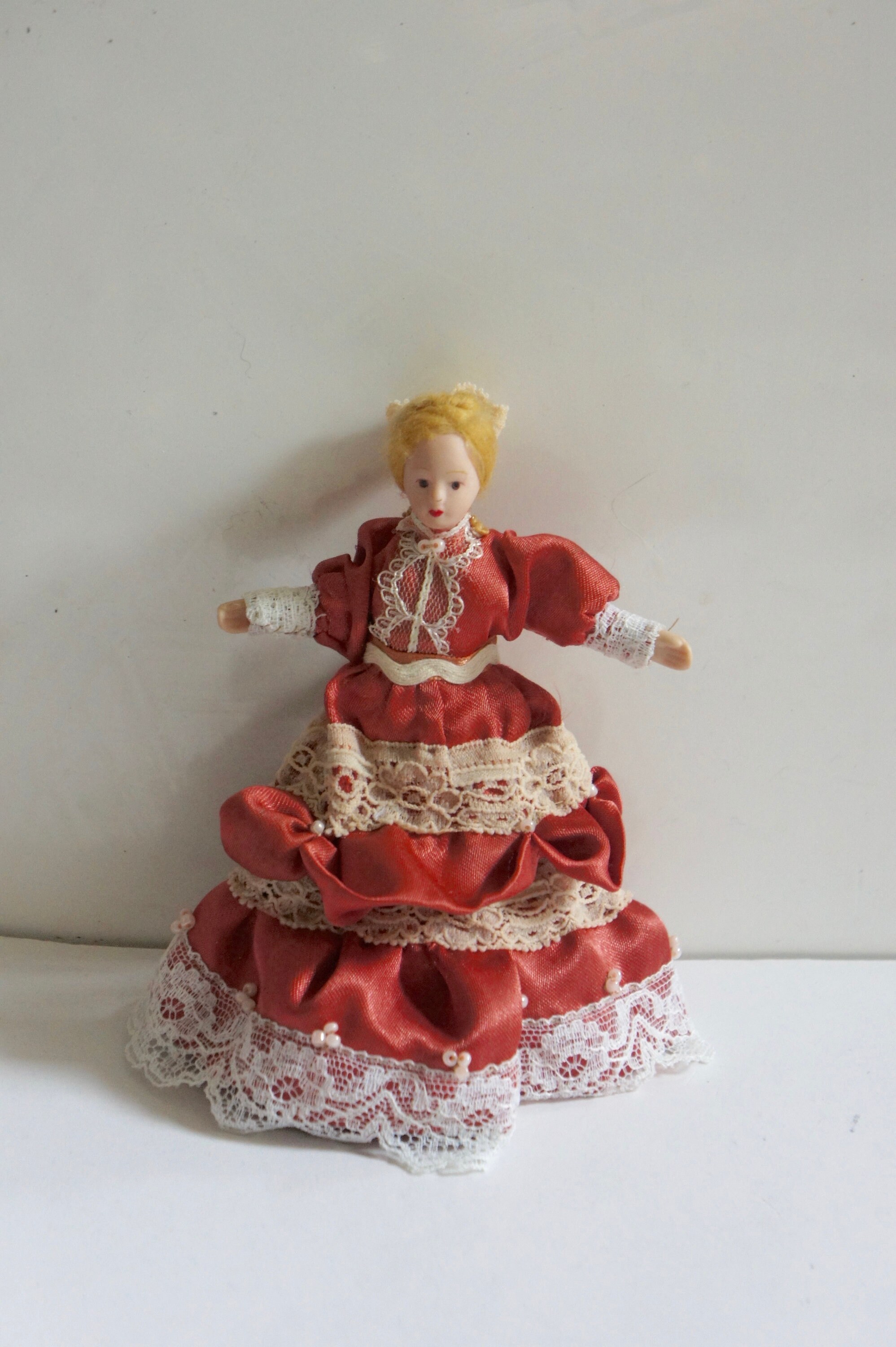 Dolls House Victorian Lady In A Grey Dress Tumdee 1:12 Scale Miniature Lynne
