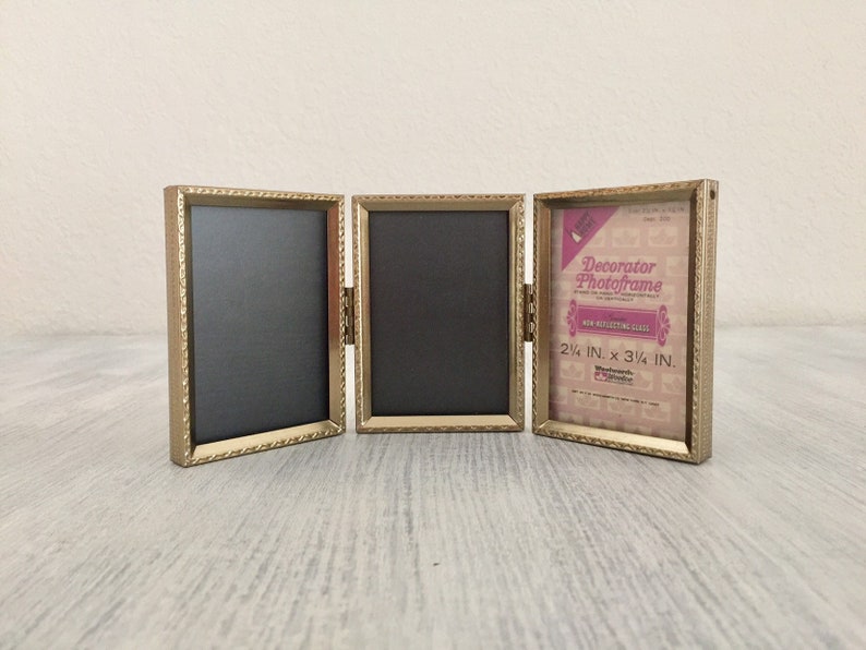 Small Tri Fold Gold Metal Picture Frame 2 X 3 Photo Image 0