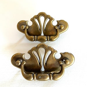 Vintage Brass Pulls, Brass Drawer Pulls, Early American Knobs and Pulls, Chippendale, Dresser Handles, Drawer Knobs, Brass Knobs