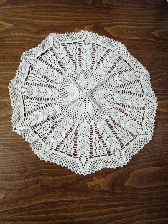 BohoChic Retro Tisch decken häkeln Tischdecke Handarbeit | Etsy Vintage Häkeln tischdecke auf dem Tisch. Handarbeit