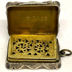 Antique Silver Vinaigrette image 3