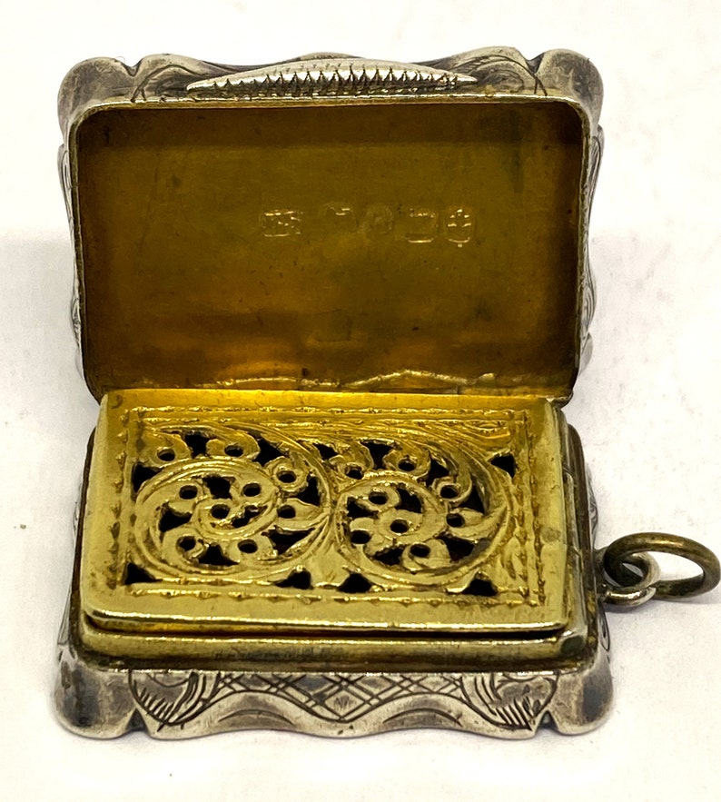 Antique Silver Vinaigrette image 3