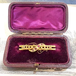 Fine Victorian 9ct Gold Brooch