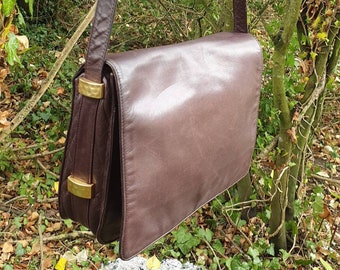 Sac besace des années 80 en cuir marron sang de boeuf. Sac à main cartable en cuir souple John Lewis. Sac à main vintage doublé de cuir.