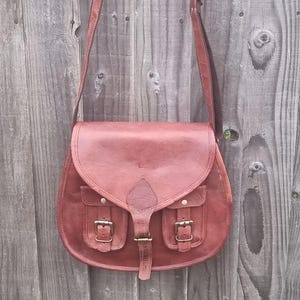 Bolso bandolera vintage de cuero marrón, bolso bandolera grande tipo sillín, bolso bandolera de cuero marrón oscuro.
