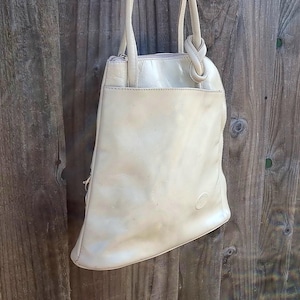 Mochila vintage de piel color crema, mochila convertible en bolso de hombro de piel italiana L'Amica vintage, cartera de piel lisa color crema claro