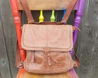 Brown leather convertable backpack to messenger bag, The Sak distressed style brown leather two strap backpack to cross body messenger purse