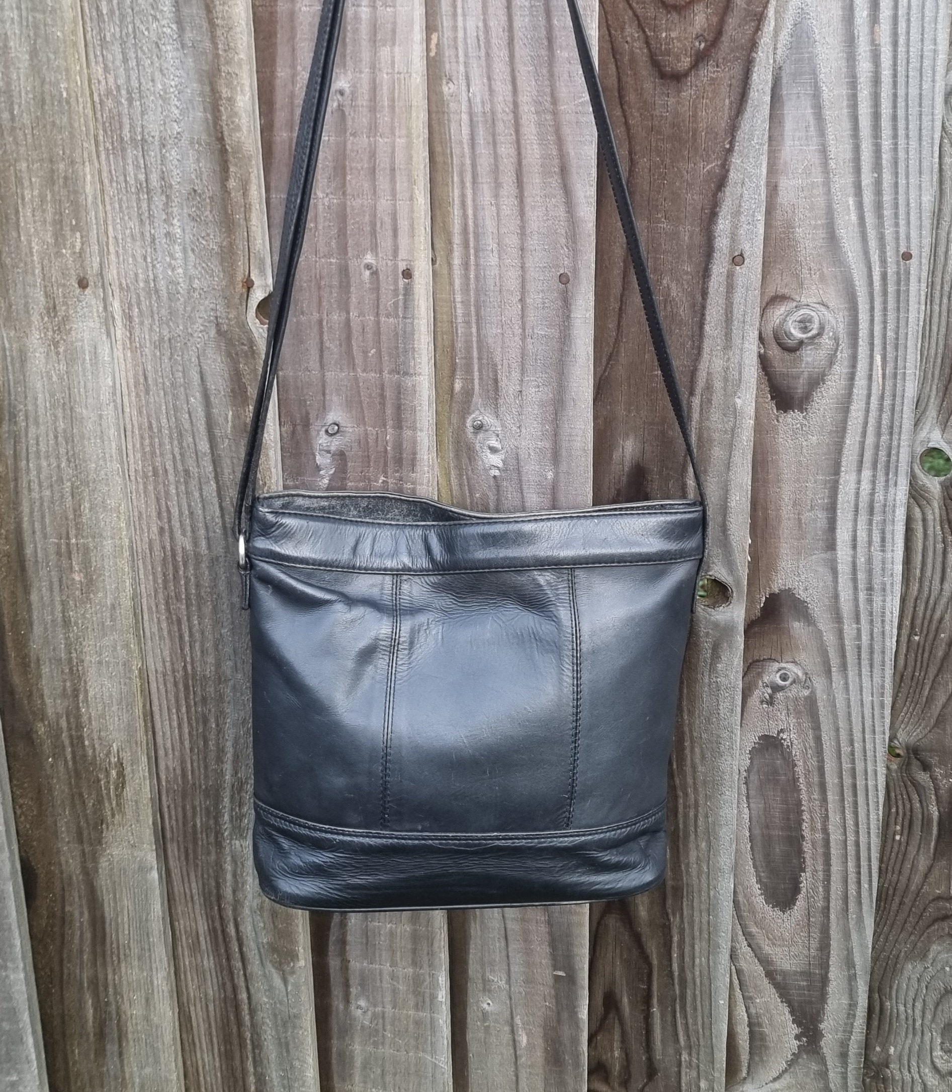 ヴィスコンティ ヴィンテージ ブラックレザー クロスボディ