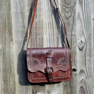 Vintage Dark Brown Leather Satchel Messenger Bag, Crossbody Saddle Bag, Tooled Leather Purse.  Structured Leather Dark Chocolate Brown Bag