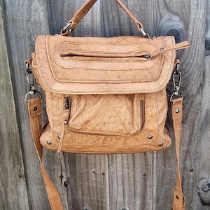 Bolso bandolera vintage Topshop de piel marrón claro, bandolera tipo maletín con asa superior. Monedero de piel marrón caramelo.