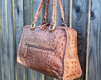 Bolso tipo cartera con asa superior en piel marrón dorado con estampado de cocodrilo vintage