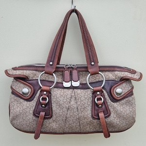 Bolso de mano tipo cartera de piel y monograma de DKNY, con asa superior, de piel marrón y material con monograma Monedero DKNY, bolso tipo cartera de hombro, de piel marrón