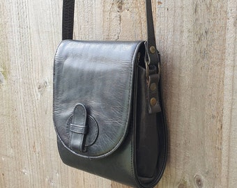 90s Dolcis Black leather cross body messenger bag, small leather shoulder purse.
