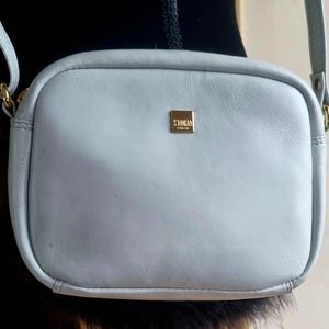 Bolso bandolera pequeño Storm de piel en azul pálido/gris, bolso de hombro de piel, bolso bandolera unisex, bolso de hombre, minibolso mensajero