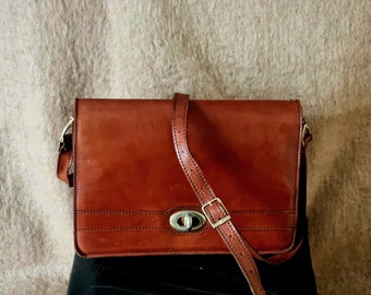 Vintage 80s Brown leather messenger bag, Satchel shoulder purse, Made in Italy smooth brown leather saddle bag,