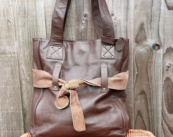 Bolso tote vintage de piel marrón con lazo de ante y monedero, bolso de hombro
