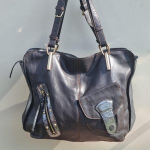 Bolso de hombro grande tipo hobo, de piel con estampado de serpiente en marrón oscuro y plata metalizada. Bolso tipo hobo marrón holgado. Bolso para portátil, trabajo y universidad.