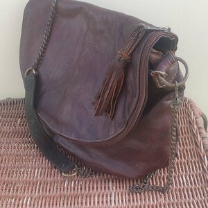 Grand sac à main messenger en forme de chaîne et de glands vintage des années 90, sac besace unisexe, sac bandoulière en cuir marron riche en cuir,