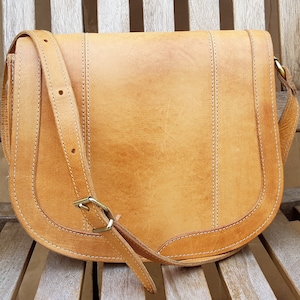 Bolso Saddle de piel marrón caramelo claro, bolso de mensajero, bolso de hombro de piel marrón, bolso de hombre, bolso estilo cartuchera para él y ella