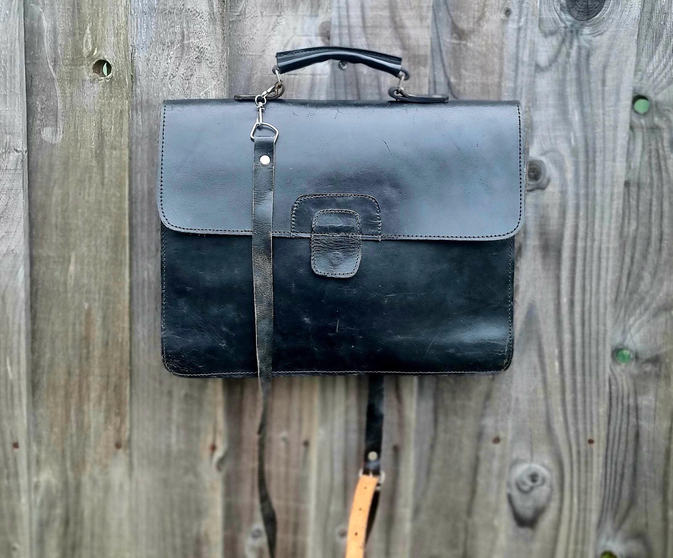 バッグ 90s vintage leather messenger bag black Vintage 90s Black Leather Satchel Cross Body Shoulder Bag