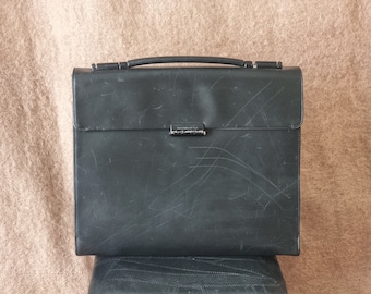 Vintage Mandarina Duck Black leather briefcase. Top handle Attache Case. 90s black leather briefcase messenger bag