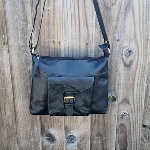sac messager bandoulière en cuir noir Rowallan vintage, sac messager cartable en cuir noir.  Sac porté épaule en cuir fait main Rowallan
