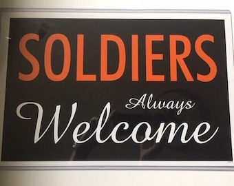 Poster Les soldats sont toujours les bienvenus dans une pochette de protection en plastique 12 x 17 po
