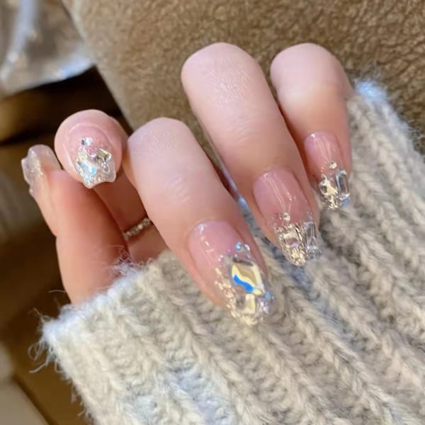 Ongles faits à la main avec strass et rubans pressés sur les ongles Ongles en acrylique Ongles en gel Ongles réutilisables Faux ongles Faux ongles Cercueil carré ovale