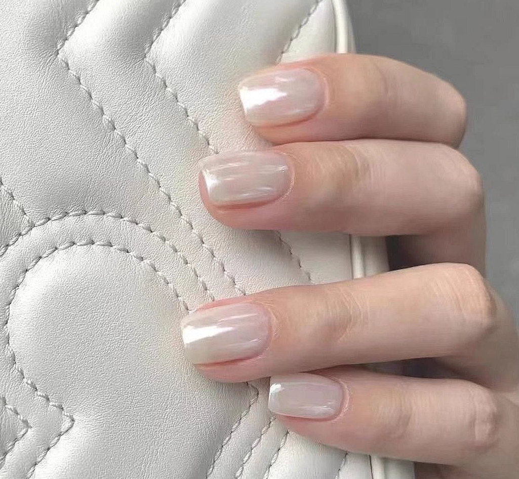 Pearl white nails discount