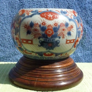 Chinese Imari bowl on stand