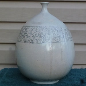 Qing Cizhou sgraffiato vase