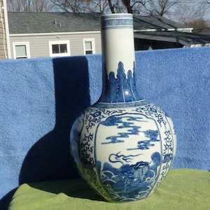 Kangxi style blue and white pear vase
