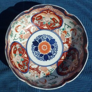 Qing  Imari decorated lotus shape bowl