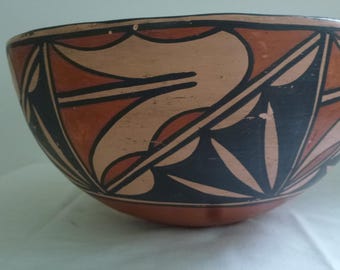 Santo Domingo / Kewa Pottery signed Lovato
