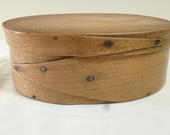 Old Shaker's oval maple and pine box, circ. late 1800's