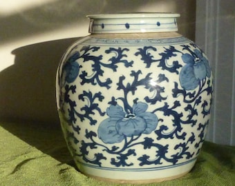 中国康熙帝の青白陶器の梅蓋壺 - Etsy 日本