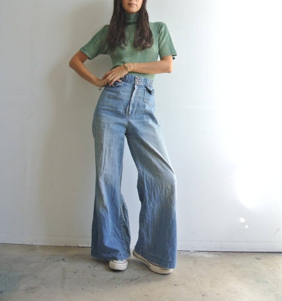 Vintage 1970s high waist faded blue distressed fla