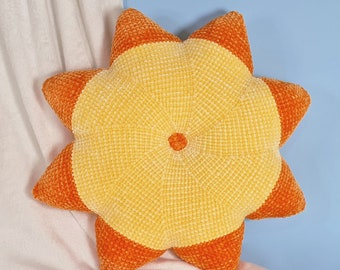 Żółta i pomarańczowa poduszka w kształcie słońca robiona na szydełku | Miękka, okrągła poduszka z szenili amigurumi | Uroczy dodatek do pokoju dziecięcego, pokoju dziecka lub nastolatka