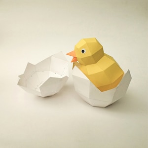 Pulcino giallo carino fai da te in un uovo schiuso, decorazioni per la casa, lavoretti di carta fai da te, puzzle 3d, lavoretti di carta, modelli di carta, pulcino, origami, arte lowpoly