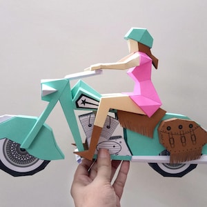 Moto di carta fai da te con motociclista donna, carta 3d, carta fai da te, moto, regali per lui, decorazioni per feste, download digitale, lowpoly