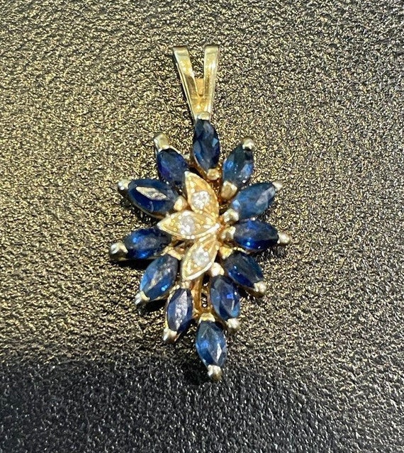 14 kt sapphire and diamonds pendant