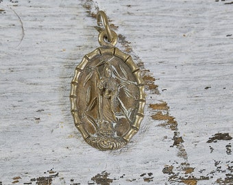 Kwan Yin Pendant, Seated