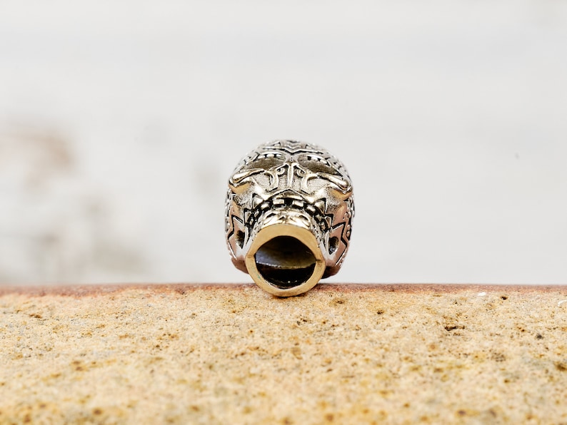 Puede incluir: Cuentas de calavera de plata con detalles intrincados, perfectas para la elaboraci&oacute;n de joyas o para agregar un toque &uacute;nico a tus proyectos.