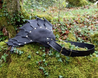 Real leather pauldron in black. Shoulder armor for larp, cosplay and gothic outfit.