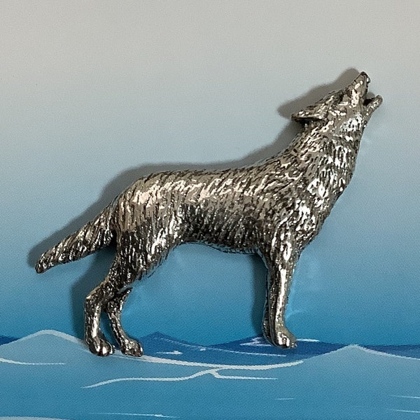 Howling Wolf Silver Pewter Pin Badge (P)