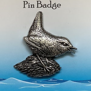 Flying Ducks Silver Pewter Pin Badge Great Detail And Quality Flying Ducks Silver Pewter Pin Badge Great Detail And Quality