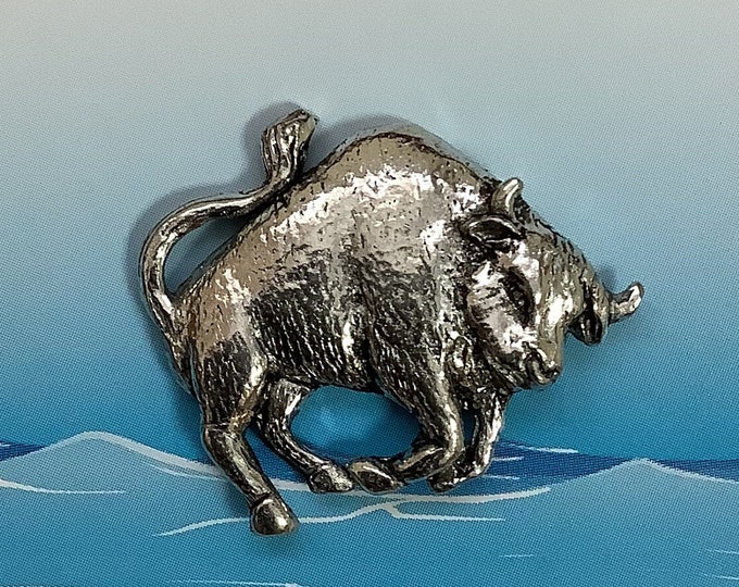 Taurus The Bull Zodica Silver Pewter Pin Badge (P)