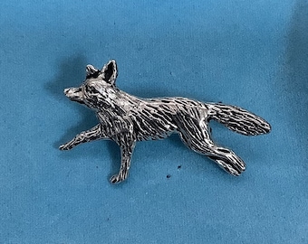 Running Fox Silver Pewter Pin Badge With A Velveteen Gift Bag